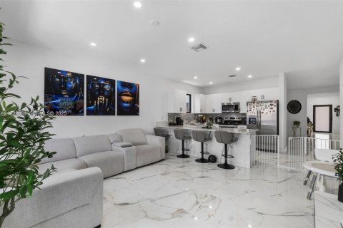 Снять в аренду виллу или дом в Хомстед, Флорида 4 спальни, 176.05м2, № 1991455 - фото 7