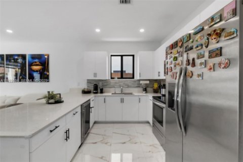 Снять в аренду виллу или дом в Хомстед, Флорида 4 спальни, 176.05м2, № 1991455 - фото 13