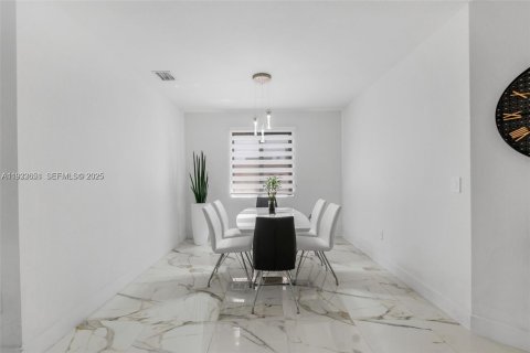 Снять в аренду виллу или дом в Хомстед, Флорида 4 спальни, 176.05м2, № 1991455 - фото 23