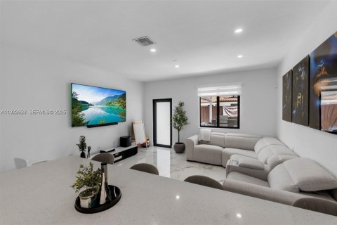 Снять в аренду виллу или дом в Хомстед, Флорида 4 спальни, 176.05м2, № 1991455 - фото 10