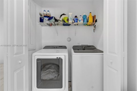 Снять в аренду виллу или дом в Хомстед, Флорида 4 спальни, 176.05м2, № 1991455 - фото 17