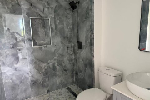 Купить кондоминиум в Окленд-Парк, Флорида 3 комнаты, 90.58м2, № 2189748 - фото 2