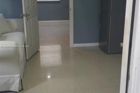 Immobilier commercial à louer à Fort Lauderdale, Floride: 1 chambre, 155.33 m2 № 1945399 - photo 16