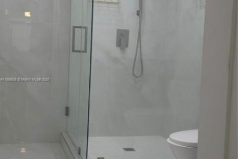 Immobilier commercial à louer à Fort Lauderdale, Floride: 1 chambre, 155.33 m2 № 1945399 - photo 9