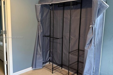 Снять в аренду коммерческую недвижимость в Форт-Лодердейл, Флорида 1 спальня, 155.33м2, № 1945399 - фото 25