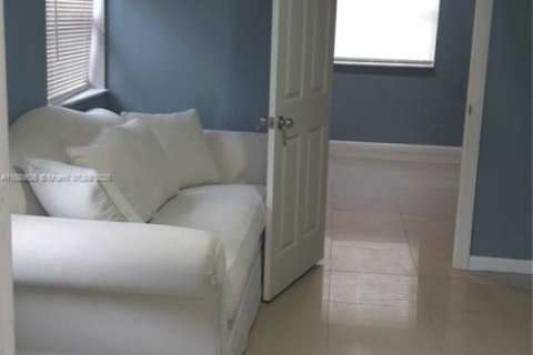 Immobilier commercial à louer à Fort Lauderdale, Floride: 1 chambre, 155.33 m2 № 1945399 - photo 3