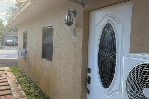 Immobilier commercial à louer à Fort Lauderdale, Floride: 1 chambre, 155.33 m2 № 1945399 - photo 24