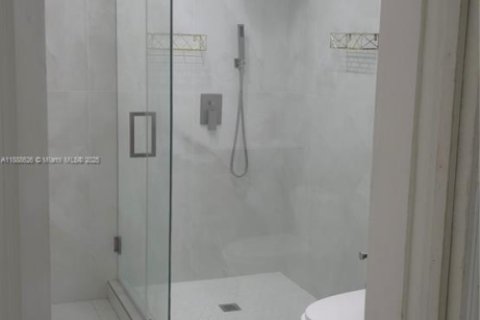 Immobilier commercial à louer à Fort Lauderdale, Floride: 1 chambre, 155.33 m2 № 1945399 - photo 12