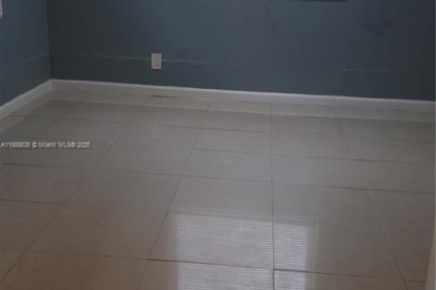 Immobilier commercial à louer à Fort Lauderdale, Floride: 1 chambre, 155.33 m2 № 1945399 - photo 5
