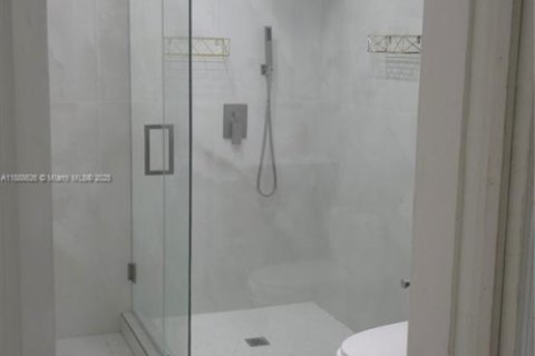 Immobilier commercial à louer à Fort Lauderdale, Floride: 1 chambre, 155.33 m2 № 1945399 - photo 13