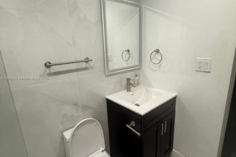 Immobilier commercial à louer à Fort Lauderdale, Floride: 1 chambre, 155.33 m2 № 1945399 - photo 8