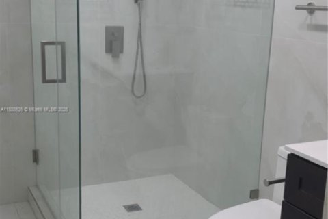 Immobilier commercial à louer à Fort Lauderdale, Floride: 1 chambre, 155.33 m2 № 1945399 - photo 10