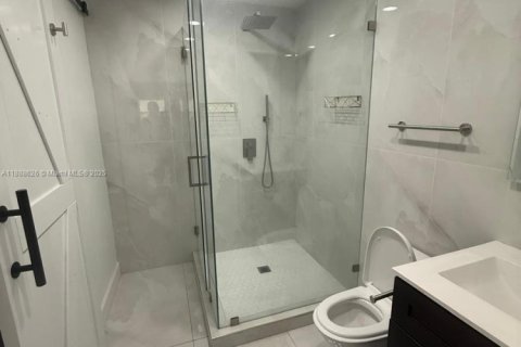 Immobilier commercial à louer à Fort Lauderdale, Floride: 1 chambre, 155.33 m2 № 1945399 - photo 11