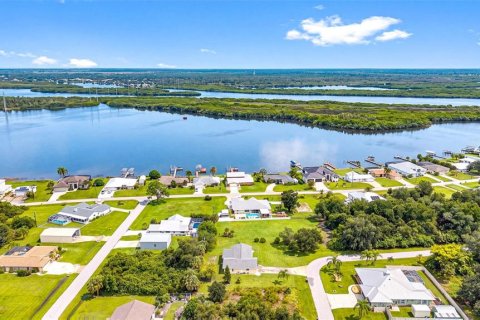 Villa ou maison à vendre à Punta Gorda, Floride: 3 chambres, 128.3 m2 № 2412690 - photo 4