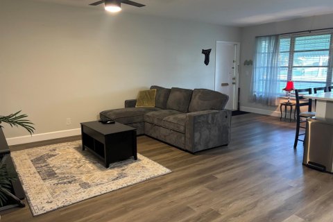 Condo in Boynton Beach, Florida, 1 bedroom № 2182864 - photo 8