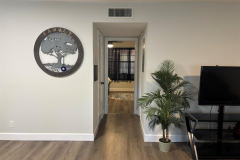 Condo in Boynton Beach, Florida, 1 bedroom № 2182864 - photo 13