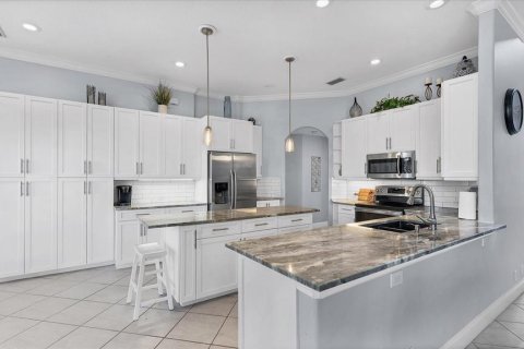 House in Bradenton, Florida 4 bedrooms, 284.37 sq.m. № 2220827 - photo 26