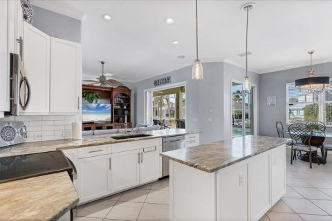 House in Bradenton, Florida 4 bedrooms, 284.37 sq.m. № 2220827 - photo 29