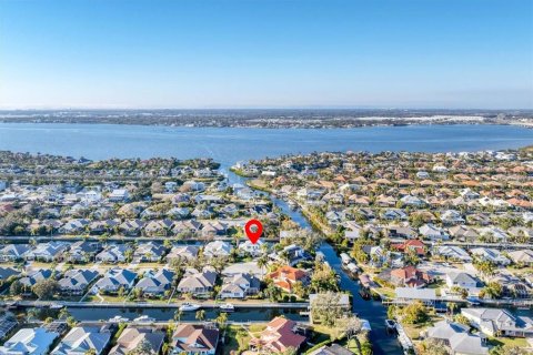House in Bradenton, Florida 4 bedrooms, 284.37 sq.m. № 2220827 - photo 8