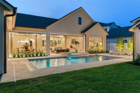 House in Orlando, Florida 5 bedrooms, 342.72 sq.m. № 2238425 - photo 5