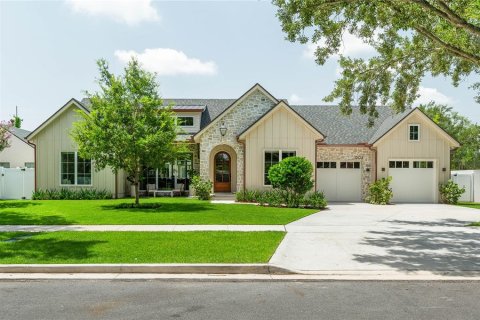 House in Orlando, Florida 5 bedrooms, 342.72 sq.m. № 2238425 - photo 2