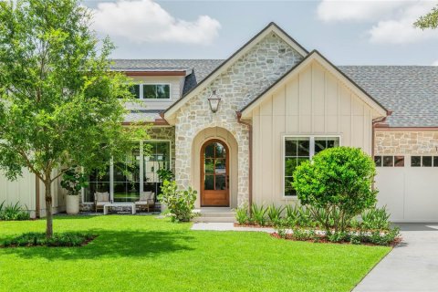 House in Orlando, Florida 5 bedrooms, 342.72 sq.m. № 2238425