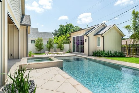 House in Orlando, Florida 5 bedrooms, 342.72 sq.m. № 2238425 - photo 7