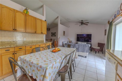 Casa en venta en Miami, Florida, 4 dormitorios, 164.9 m2 № 2053784 - foto 7