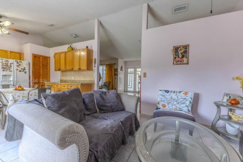 Casa en venta en Miami, Florida, 4 dormitorios, 164.9 m2 № 2053784 - foto 9
