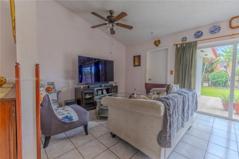 Casa en venta en Miami, Florida, 4 dormitorios, 164.9 m2 № 2053784 - foto 6
