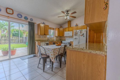 Casa en venta en Miami, Florida, 4 dormitorios, 164.9 m2 № 2053784 - foto 15