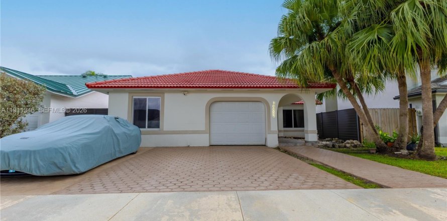 Casa en Miami, Florida 4 dormitorios, 164.9 m2 № 2053784