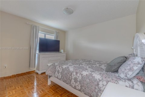 Casa en venta en Miami, Florida, 4 dormitorios, 164.9 m2 № 2053784 - foto 13