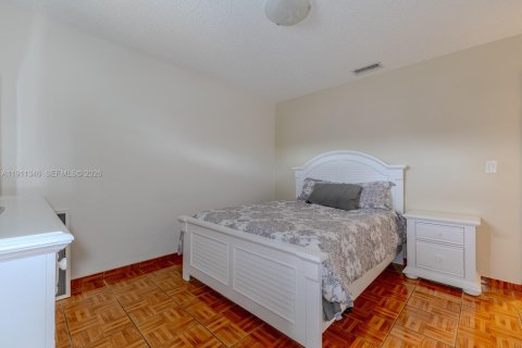 Casa en venta en Miami, Florida, 4 dormitorios, 164.9 m2 № 2053784 - foto 14
