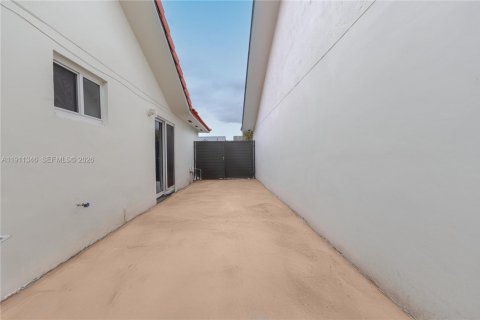 Casa en venta en Miami, Florida, 4 dormitorios, 164.9 m2 № 2053784 - foto 18