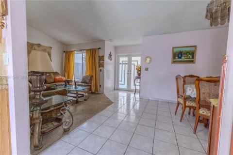 Casa en venta en Miami, Florida, 4 dormitorios, 164.9 m2 № 2053784 - foto 5