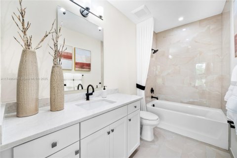 Townhouse in Fort Myers, Florida 3 bedrooms, 205.22 sq.m. № 1495883 - photo 18