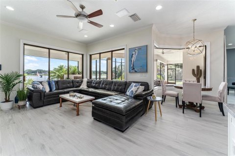 Casa en venta en Fruitland Park, Florida, 5 dormitorios, 357.21 m2 № 1777143 - foto 22
