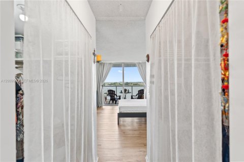 Condo in Miami, Florida, 1 bedroom № 2075235 - photo 22