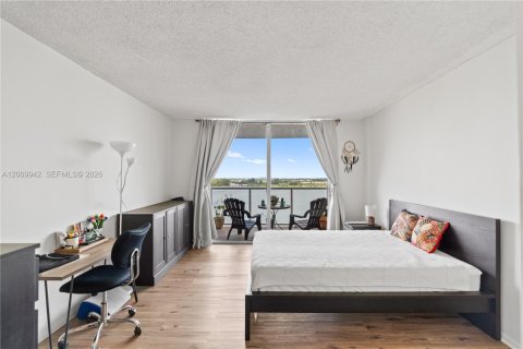 Condo in Miami, Florida, 1 bedroom № 2075235 - photo 15