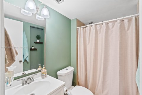Condo in Miami, Florida, 1 bedroom № 2075235 - photo 23