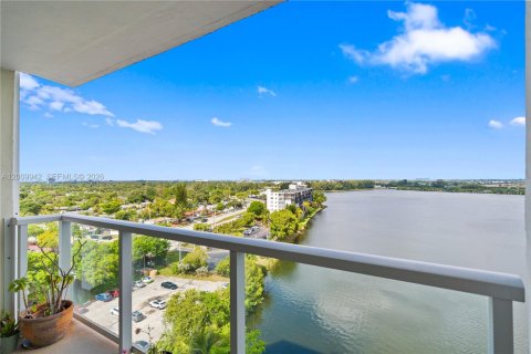 Condo in Miami, Florida, 1 bedroom  № 2075235