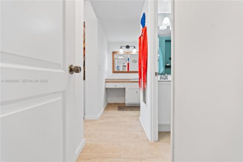 Condo in Miami, Florida, 1 bedroom № 2075235 - photo 27