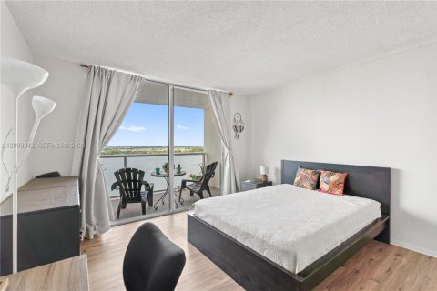 Condo in Miami, Florida, 1 bedroom № 2075235 - photo 17