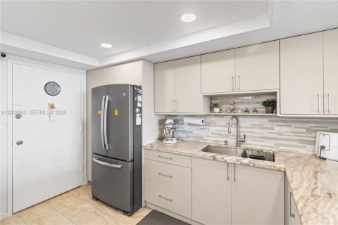 Condo in Miami, Florida, 1 bedroom № 2075235 - photo 5