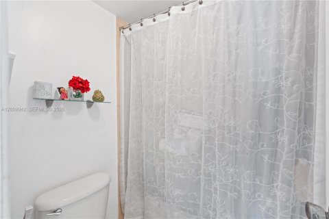Condo in Miami, Florida, 1 bedroom № 2075235 - photo 26