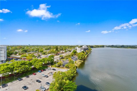 Condo in Miami, Florida, 1 bedroom № 2075235 - photo 20