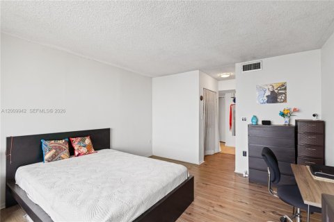 Condo in Miami, Florida, 1 bedroom № 2075235 - photo 18