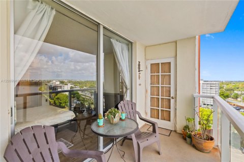 Condo in Miami, Florida, 1 bedroom № 2075235 - photo 19