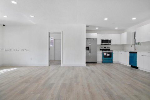 Villa ou maison à vendre à North Miami Beach, Floride: 3 chambres, 152.36 m2 № 2035776 - photo 9